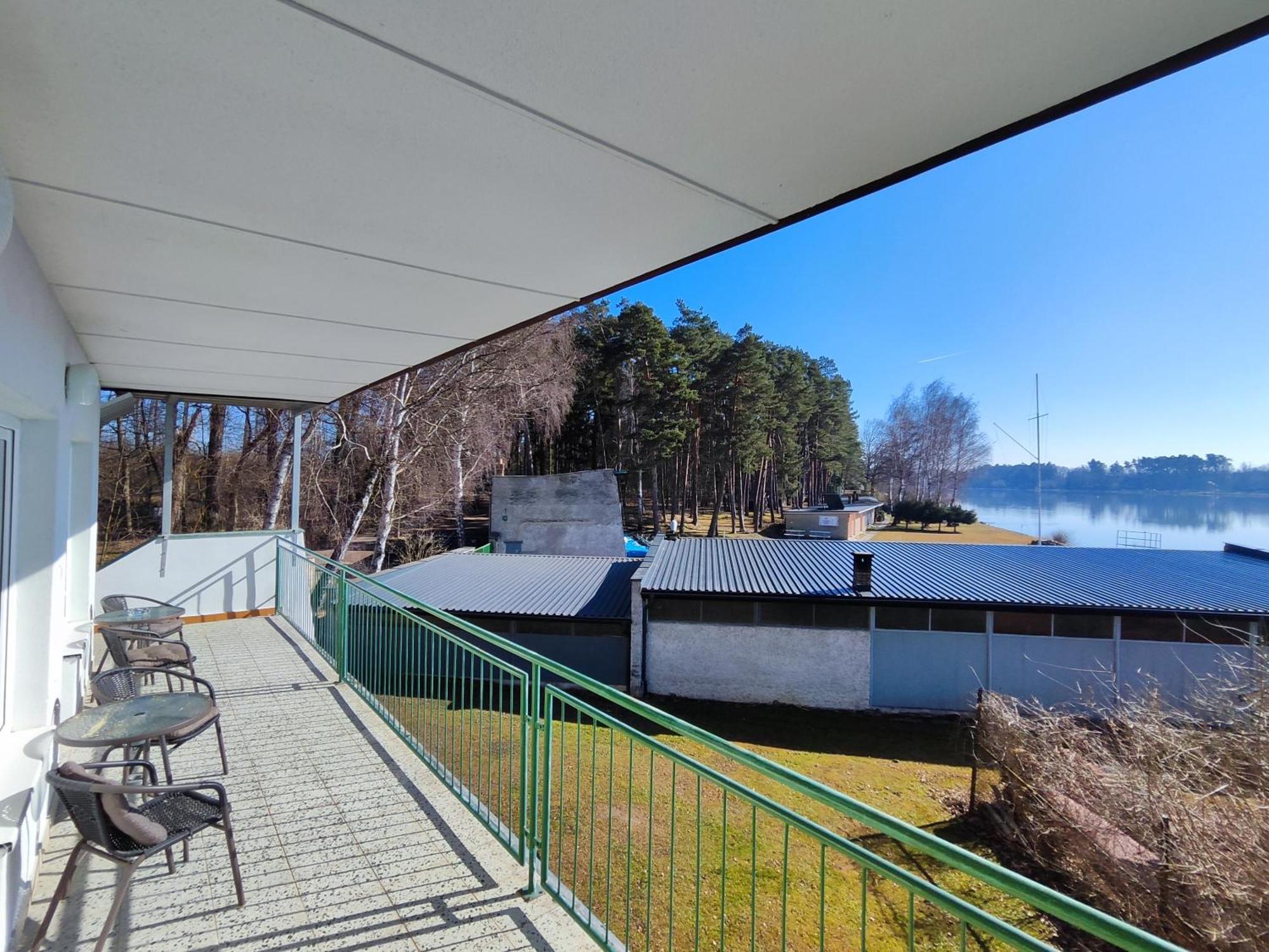 Yacht Club Bezdrev Hotel Hluboka nad Vltavou Exterior photo